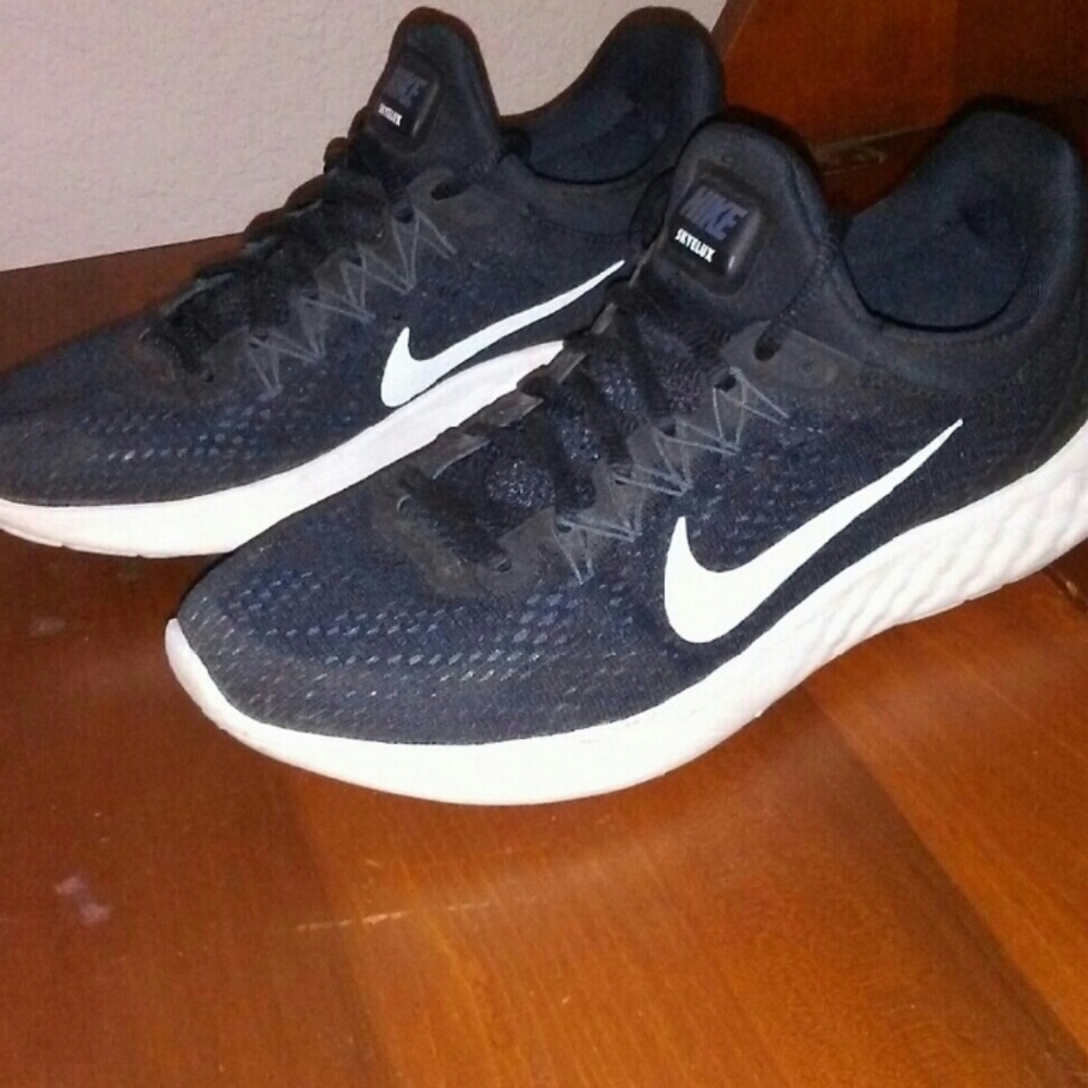 Womens tennis shoes